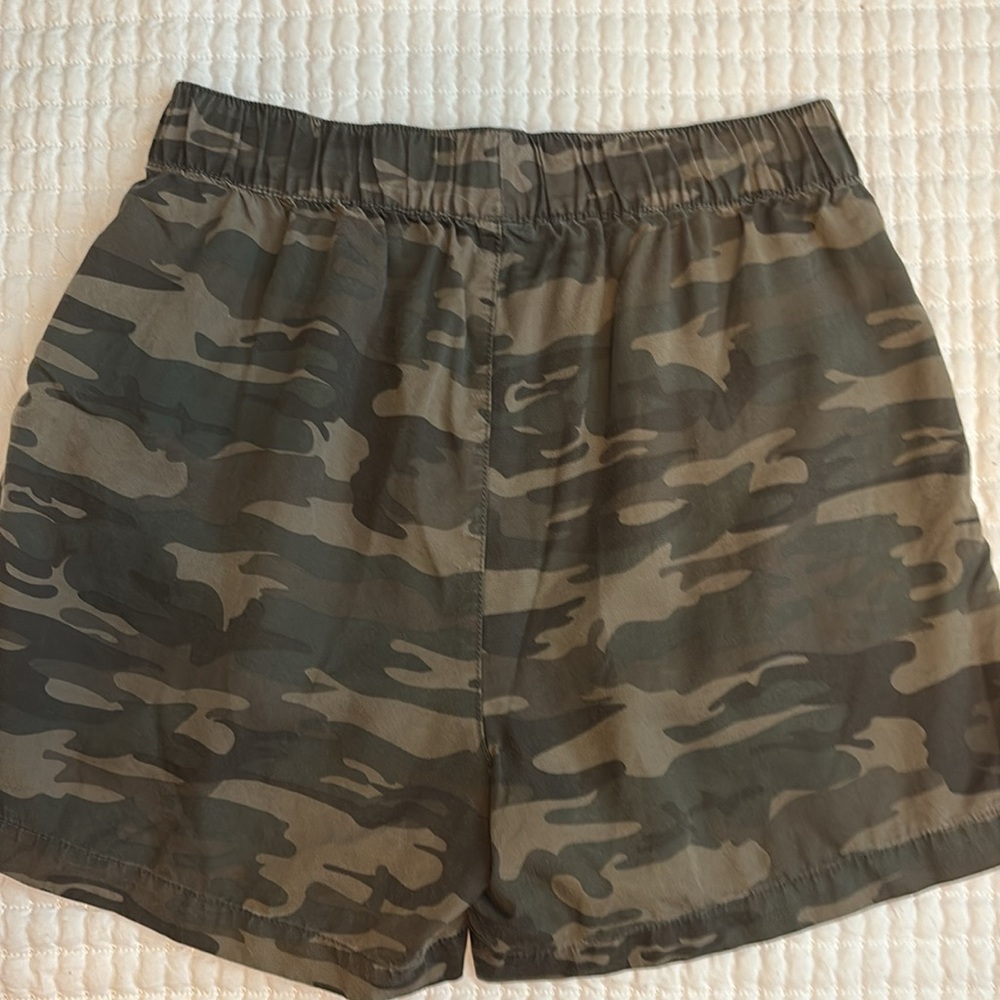 Social Standard bySanctuary Olive Camouflage Shorts
Size medium - Picture 3 of 9